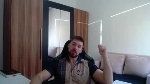 darius_94 online show from April 3, 2026, 5:16 am