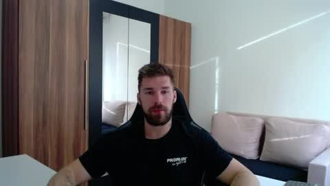 darius_94 online show from April 12, 2026, 5:23 am