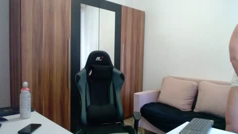 darius_94 online show from July 28, 2026, 12:48 pm