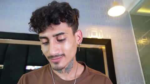 Sr. Eros online show from March 17, 2026, 7:39 pm