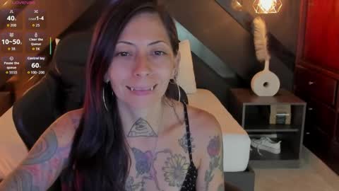 Snapshot of dark_gotica chatting on May 5, 2026, 7:11 pm M I K A E L A online show from May 5, 2026, 7:11 pm