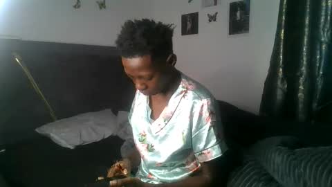 dark_mellanin online show from May 28, 2026, 8:33 am