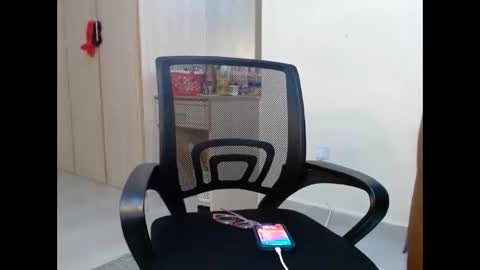 Snapshot of dark_qween chatting on March 8, 2025, 3:13 pm dark_qween online show from March 8, 2025, 3:13 pm