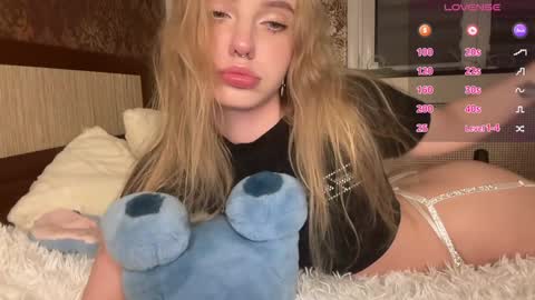 Snapshot of dark_side1213 chatting on December 4, 2024, 7:45 pm Darkside online show from December 4, 2024, 7:45 pm