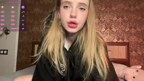 Snapshot of dark_side1213 chatting on December 18, 2024, 11:30 pm Darkside online show from December 18, 2024, 11:30 pm