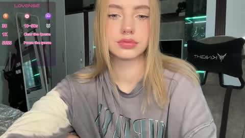 Snapshot of dark_side1213 chatting on September 10, 2025, 8:47 am Darkside online show from September 10, 2025, 8:47 am