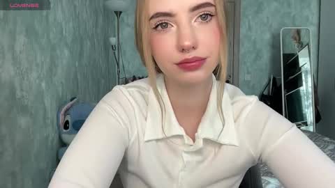 Snapshot of dark_side1213 chatting on September 19, 2025, 7:21 am Darkside online show from September 19, 2025, 7:21 am