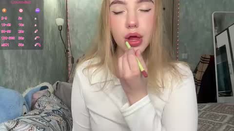 Snapshot of dark_side1213 chatting on October 4, 2025, 10:35 am Darkside online show from October 4, 2025, 10:35 am