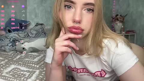 Snapshot of dark_side1213 chatting on October 13, 2025, 5:40 am Darkside online show from October 13, 2025, 5:40 am