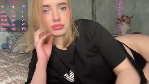 Snapshot of dark_side1213 chatting on October 14, 2025, 8:15 am Darkside online show from October 14, 2025, 8:15 am