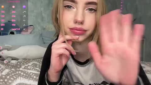 Snapshot of dark_side1213 chatting on October 28, 2025, 8:18 am Darkside online show from October 28, 2025, 8:18 am