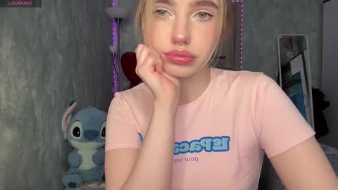 Snapshot of dark_side1213 chatting on November 19, 2025, 10:48 am Darkside online show from November 19, 2025, 10:48 am