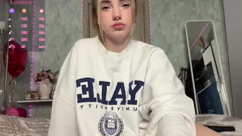 Snapshot of dark_side1213 chatting on December 3, 2025, 7:05 am Darkside online show from December 3, 2025, 7:05 am