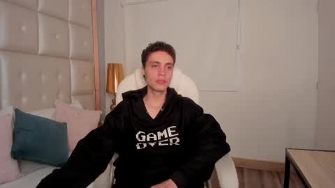 dark_sun333 online show from October 2, 2025, 9:44 pm