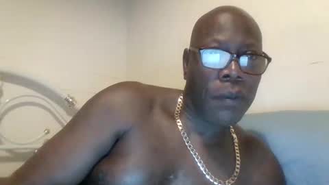 darkchocolat77 online show from January 20, 2025, 11:54 pm