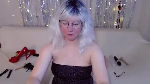 Kelly online show from November 8, 2025, 6:02 am