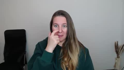 Anna online show from October 17, 2025, 3:36 pm