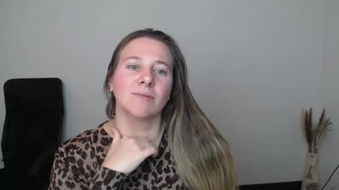 Anna online show from November 7, 2025, 7:58 pm