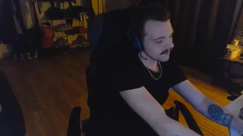 darknovelclown online show from March 18, 2026, 9:29 pm