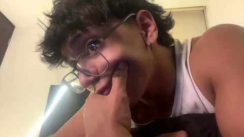 Snapshot of darkpleasuress chatting on May 16, 2026, 8:00 am darkpleasuress online show from May 16, 2026, 8:00 am