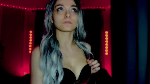 roseredgoddess online show from April 6, 2026, 4:46 am