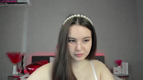 darlenedolce online show from February 20, 2025, 9:33 am