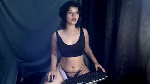 Snapshot of darling_and_dante chatting on January 2, 2025, 6:45 pm darling_and_dante online show from January 2, 2025, 6:45 pm