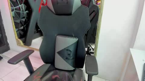 Snapshot of darlingbdsm_ chatting on May 11, 2026, 12:44 pm Darling online show from May 11, 2026, 12:44 pm