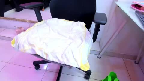 Snapshot of darlingbdsm_ chatting on May 17, 2026, 2:13 pm Darling online show from May 17, 2026, 2:13 pm