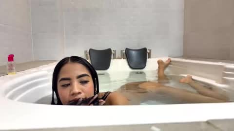 Isabella online show from April 26, 2026, 11:24 pm