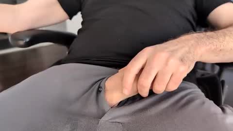 Snapshot of databass chatting on December 6, 2024, 4:49 pm databass online show from December 6, 2024, 4:49 pm