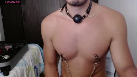 Snapshot of dave02_ chatting on January 6, 2025, 10:37 pm David online show from January 6, 2025, 10:37 pm