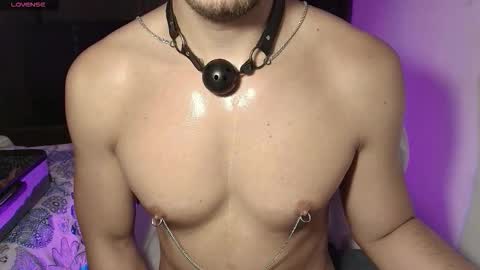 Snapshot of dave02_ chatting on October 15, 2025, 1:11 pm David online show from October 15, 2025, 1:11 pm