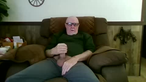 Snapshot of dave571960 chatting on May 2, 2026, 11:04 am dave571960 online show from May 2, 2026, 11:04 am