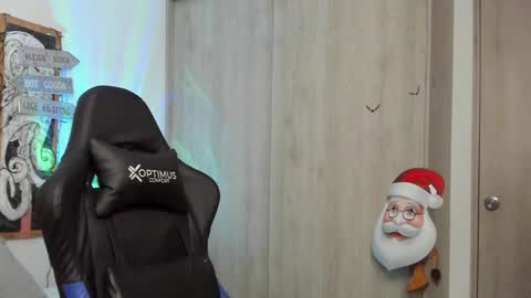 DAVE MAX online show from December 18, 2024, 4:39 pm