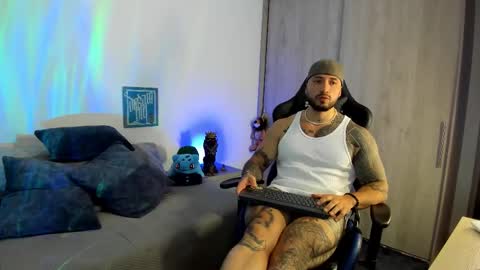 DAVE MAX online show from November 12, 2025, 3:45 pm