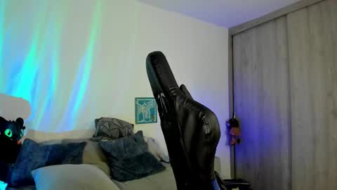 DAVE MAX online show from November 21, 2025, 10:03 am