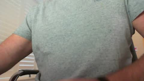 Snapshot of davesu12345 chatting on October 22, 2025, 6:35 am davesu12345 online show from October 22, 2025, 6:35 am