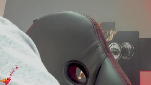 Snapshot of david_jons7 chatting on December 28, 2024, 3:15 am David Jons online show from December 28, 2024, 3:15 am