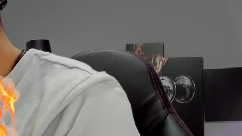 Snapshot of david_jons7 chatting on January 8, 2025, 12:17 am David Jons online show from January 8, 2025, 12:17 am