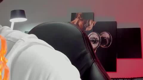 Snapshot of david_jons7 chatting on January 25, 2025, 12:27 am David Jons online show from January 25, 2025, 12:27 am