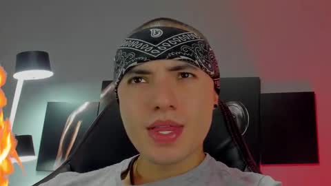 Snapshot of david_jons7 chatting on February 4, 2025, 1:02 am David Jons online show from February 4, 2025, 1:02 am