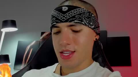 Snapshot of david_jons7 chatting on February 7, 2025, 3:45 am David Jons online show from February 7, 2025, 3:45 am