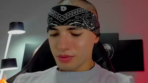 Snapshot of david_jons7 chatting on February 25, 2025, 12:25 am David Jons online show from February 25, 2025, 12:25 am