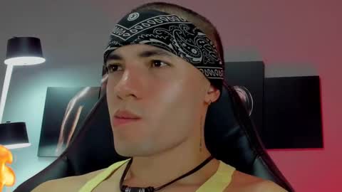 Snapshot of david_jons7 chatting on March 4, 2025, 1:34 am David Jons online show from March 4, 2025, 1:34 am