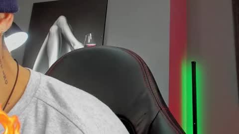 Snapshot of david_jons7 chatting on October 2, 2025, 12:01 pm David Jons online show from October 2, 2025, 12:01 pm