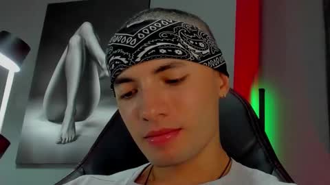 Snapshot of david_jons7 chatting on October 24, 2025, 3:03 am David Jons online show from October 24, 2025, 3:03 am