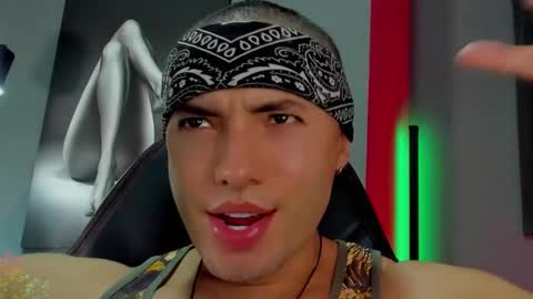 Snapshot of david_jons7 chatting on November 12, 2025, 12:11 am David Jons online show from November 12, 2025, 12:11 am