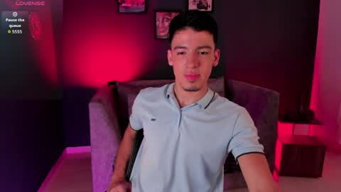 david_osoriox online show from April 13, 2026, 8:14 pm