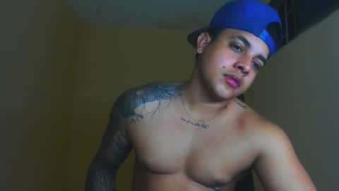 Snapshot of davidlenonn_ chatting on December 2, 2025, 7:36 am Lennon online show from December 2, 2025, 7:36 am